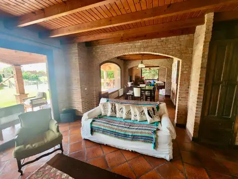 Casa en Venta con 2 cocheras