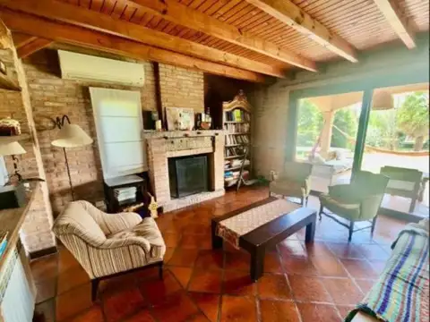 Casa 7 ambientes con 3 baños