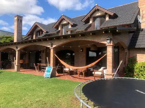 Venta Casa Barrio Santa Clara al Agua - Lote 820mts