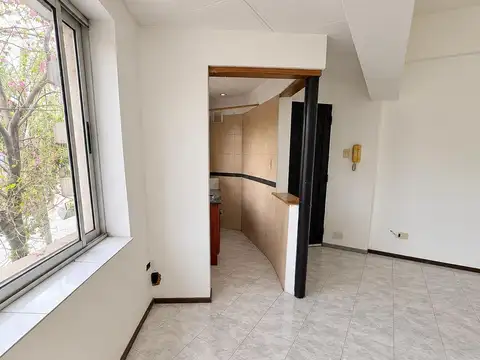 Oficina en alquiler sobre Av. Alberdi