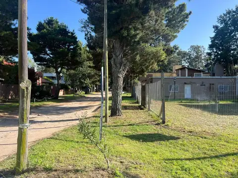 Lote Amplio con Vivienda Amoblada en Esquina!.