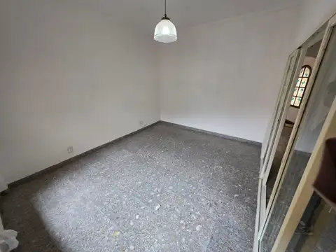 VENTA CASA AMPLIA CON GRAN FONDO VERDE -SAN JUSTO-