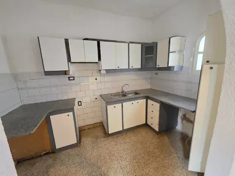 VENTA CASA AMPLIA CON GRAN FONDO VERDE SAN JUSTO