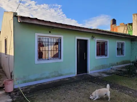 VENTA CASA 4 AMBIENTES CON COCHERA EN LA UNIÓN