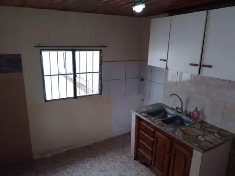 Depto Tipo Casa en Alquiler en Lomas de Zamora, $ 300.000
