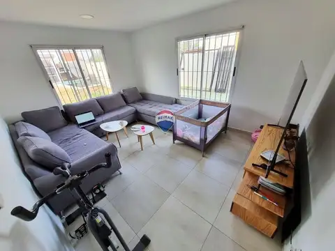 Casa 4 ambientes con 2 baños