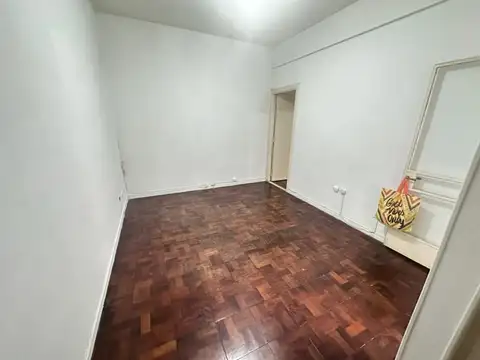 DEPARTAMENTO 2 AMBIENTES EN EXCELENTE UBICACION - APTO PROFESIONAL
