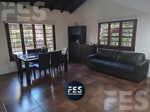 Oportunidad Casa en Solís 900 Ideal Vivienda,Excelente Ubicación, Gran Potencial Apto Credito Permut