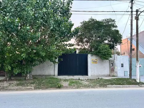 GALPON SOBRE CALLE 8 CON CAMARA DE FRIO