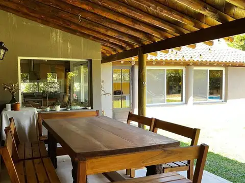 Casa 6 ambientes con 3 baños