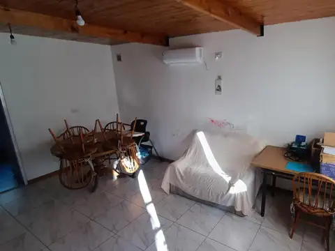 Casa 5 ambientes con 1 baño