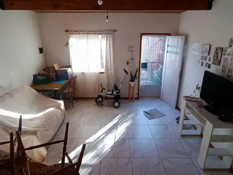 Casa 5 ambientes con 1 baño
