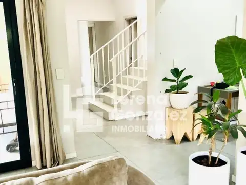 Casa 6 ambientes con 5 baños