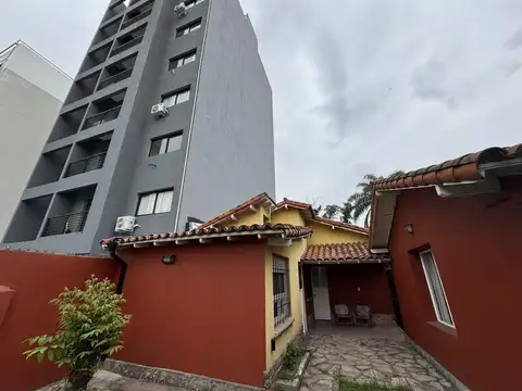 Venta Casa 4 ambientes con Amplio Lote en Moron