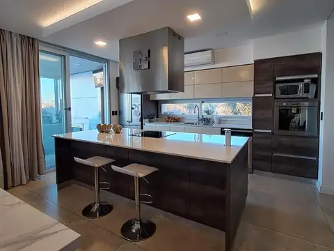 Casa 4 ambientes con 4 baños