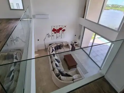 Casa en Venta con 7 cocheras