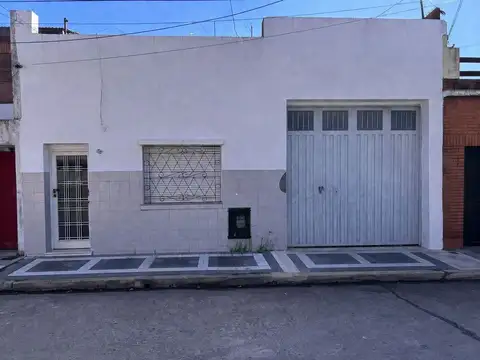 CASA DE 3 AMBIENTES EN GERLI CON GALPON DE 120M2