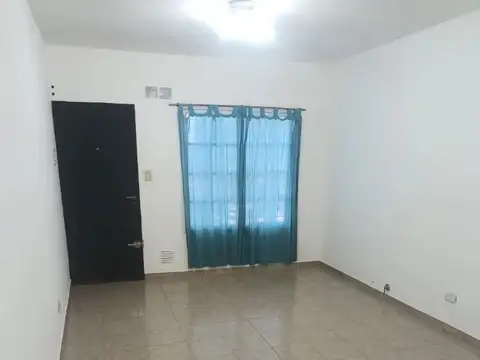 Depto 1° Piso Por Escalera - Martin Coronado