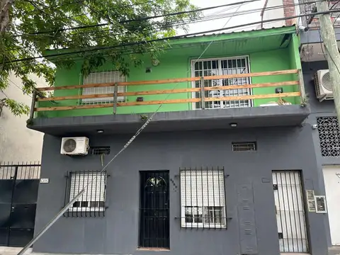 VENTA PH EN EN AV ROLON AL 2000 BECCAR 2 AMBIENTES CON PATIO