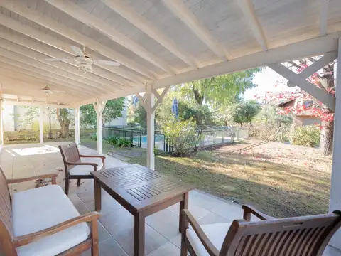 Casa 5 ambientes con 3 baños