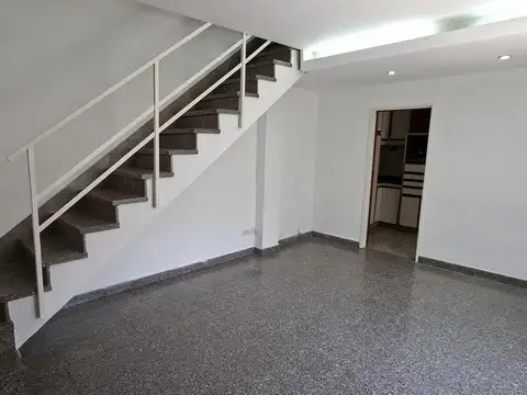 Depto Tipo Casa en Venta 40 años