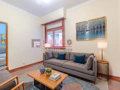 Thorne y Av. Directorio - 2 ambientes - primer piso por escalera