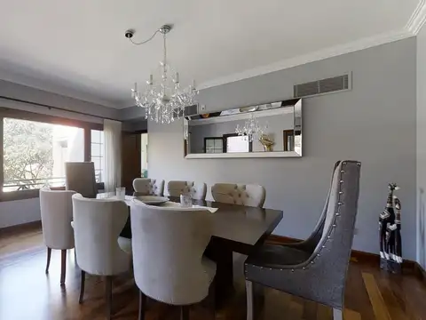 VENTA IMPORTANTE CASA en lo mejor de OLIVOS Lote Doble Frente