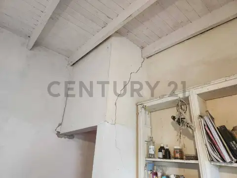 Casa a Refaccionar en Venta  en Barrio Los Robles