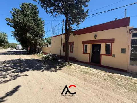 CASA EN VENTA CON GRAN TERRENO, CERCA DEL CENTRO DEL PUEBLO