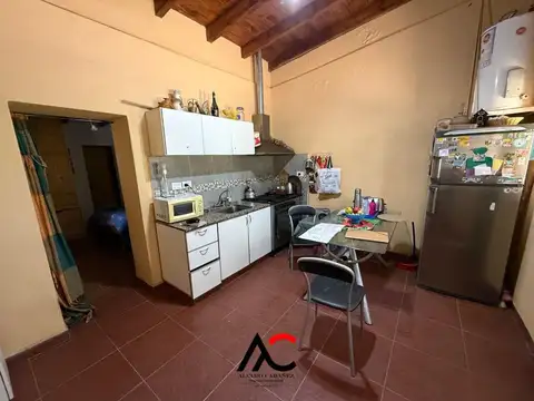 CASA EN VENTA CON GRAN TERRENO, CERCA DEL CENTRO DEL PUEBLO
