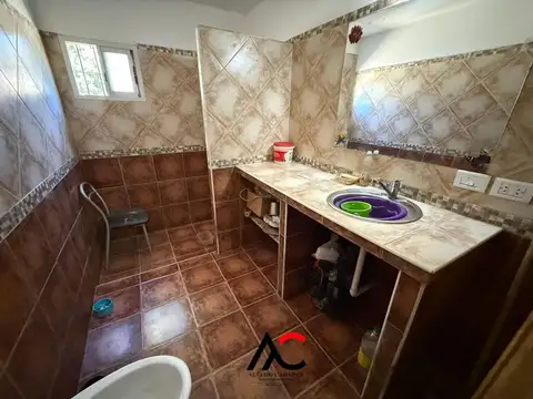 Casa 2 ambientes con 2 baños
