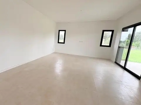 Casa 4 ambientes con 2 baños