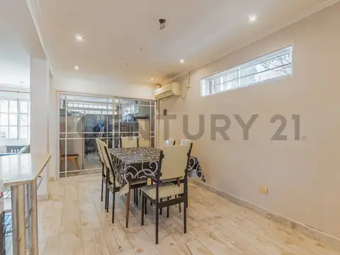 Casa 4 ambientes con 2 baños