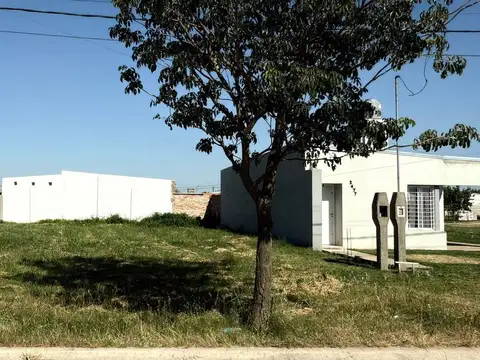 VENTA / LOTE / BARRIO MORA