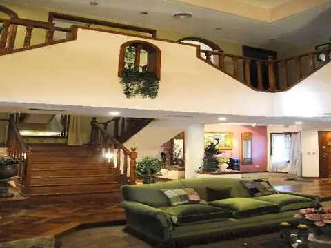 Casa 5 ambientes con 6 baños