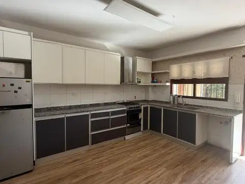 Casa en Venta con 4 cocheras