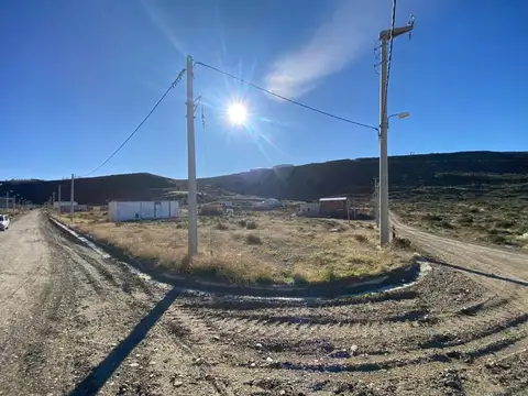 GRAN TERRENO EN LOTEO "LA RESERVA" 19X27- ESQUINA 