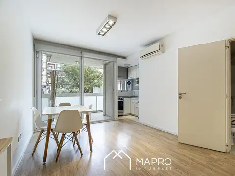 Amplio Monoambiente con patio y balcón en Recoleta