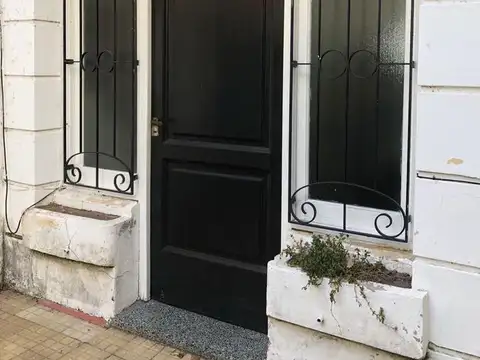 Venta  de importante propiedad  ubicada en Diag. 77  9 y 42