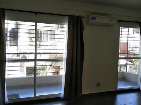 Villa del parque Pje Genova  3200 Monoambiente al frente balcon corrido