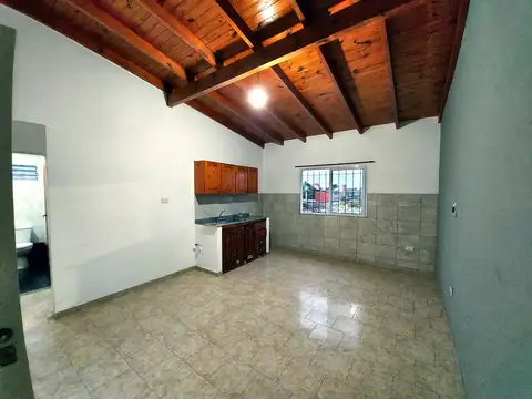 Depto Tipo Casa en Alquiler en Castelar, $ 380.000