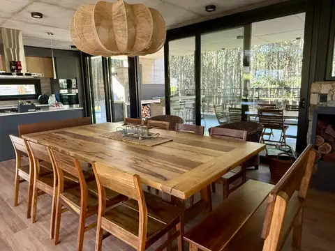Casa 6 ambientes con 4 baños