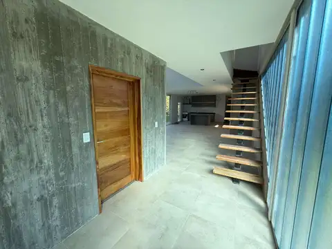 Casa 7 ambientes con 3 baños