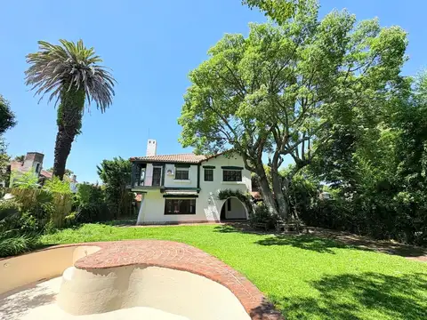 Acassuso via a Libertador, muy buena Casa en Venta, 5 dormitorios , dependencia , pileta