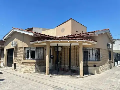 CASA 3 AMBIENTES CON COCHERA EN VENTA REMEDIOS DE ESCALADA