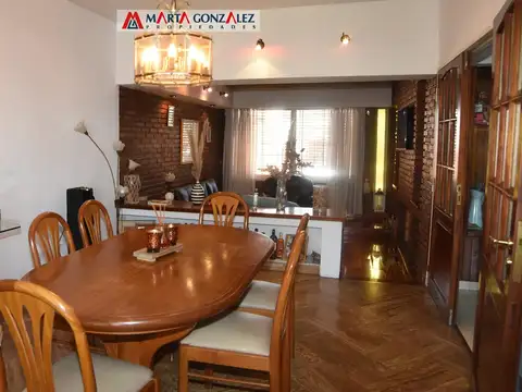 Casa 4 ambientes con 2 baños