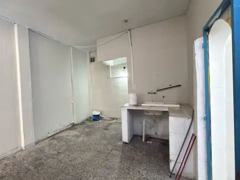 Local en Alquiler en Parque Chacabuco, $ 400.000