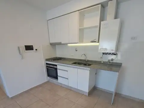 Departamento en Alquiler en Bernal, $ 700.000