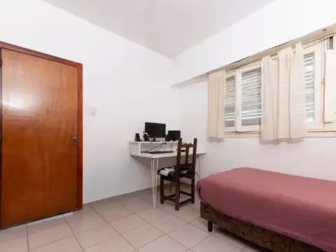 CASA 2 DORMITORIOS EN VENTA LA PLATA+COCHERA+PATIO