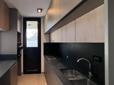 Casa en Alquiler con 2 cocheras